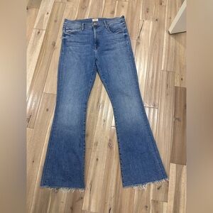 Mother Denim Weekender Fray Jeans in groovy kind of love